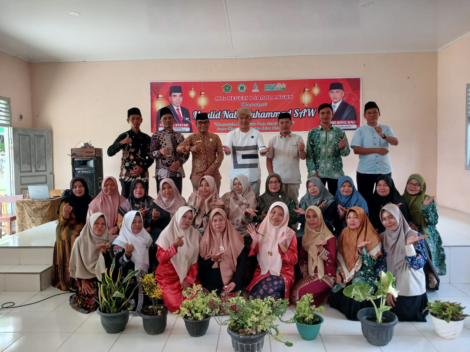 Dalam Rangka Peringatan Maulid Nabi Muhammad SAW MTsN 4 SAROLANGUN mengadakan lomba Sholawat 
