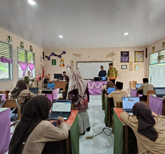 Kemenag Sarolangun Pantau Persiapan Ujian di MTsN 4