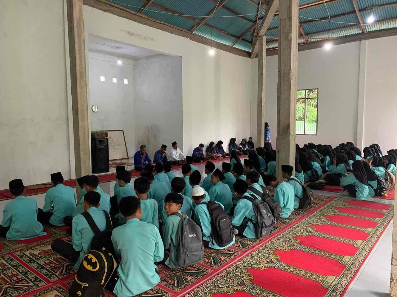 Kegiatan Hari Pertama Pesantren kilat di MTsN 4 Sarolangun