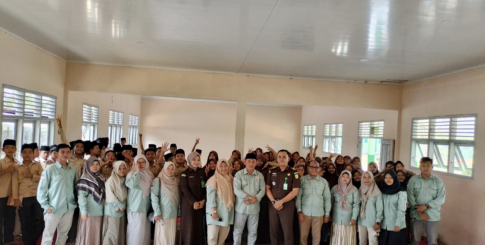 Menerima kunjungan Kejaksaan Sarolangun tentang Pentingnya Menolak *BULLYING dan JUDI ONLINE* Bersama seluruh Personil dan Seluruh Siswa-siswi MTsN 4 Sarolangun