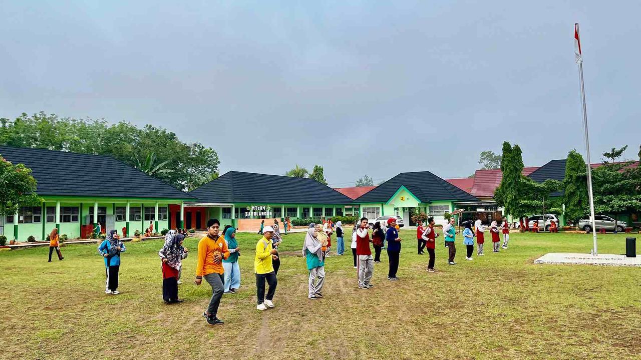 Senam Rutinitas MTsN 4 Sarolangun untuk Kesehatan dan Meningktatkan Konsentrasi