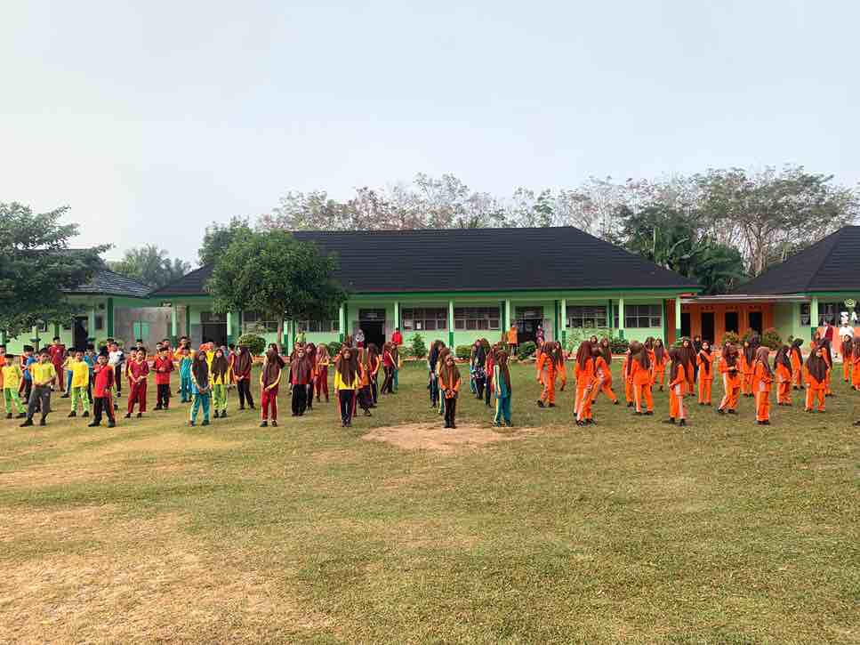 Warga MTsN 4 Sarolangun Penuh Semangat Ikuti Senam Sabtu Sehat